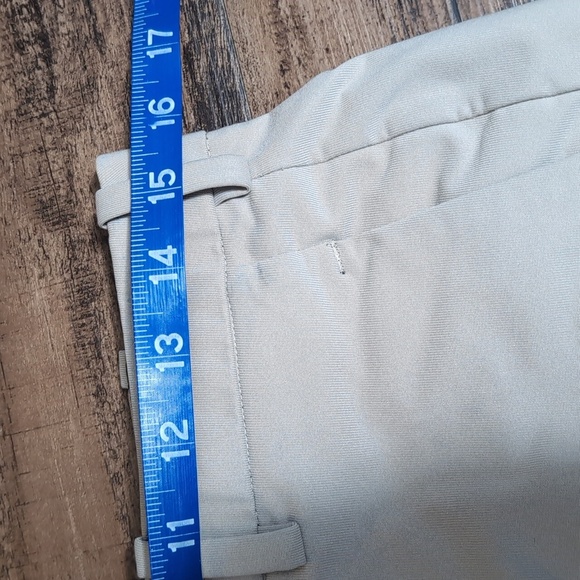 Lululemon Athletica Flat Front Khaki Five Pocket Stretch Fabric Shorts 32x11" - Picture 8 of 9